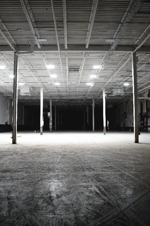 Commercial site, warehouse and restaurant contracts
